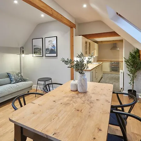 Host & - Sleepers @ No.8 *