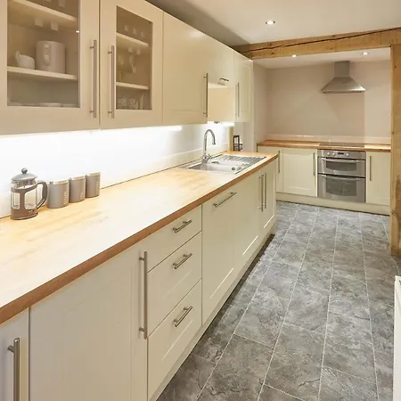 Host & - Sleepers @ No.8