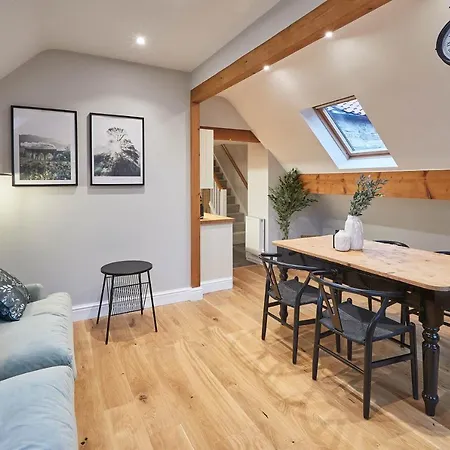 Host & - Sleepers @ No.8 Пикеринг