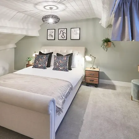 Host & - Sleepers @ No.8 펜션