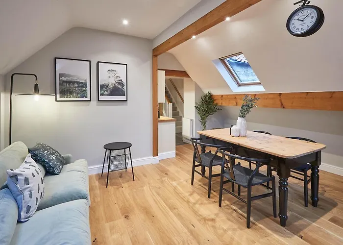 Host & - Sleepers @ No.8 Pickering